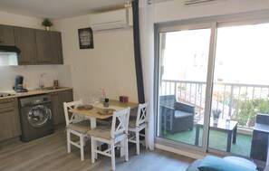 Interior - Charming studio Terrace-WiFi-Parking- Sea 50m away. (Saint-Mandrier-sur-Mer)