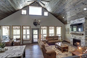 Smart-TV, Kamin, Tischfußball