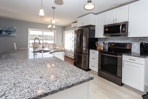 Waterfront-5 Bedrm-Guest House