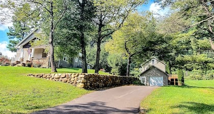 Stretch Out & Stay Awhile @Walnut Hill Estate- Comfy Beds, Cozy Living & More