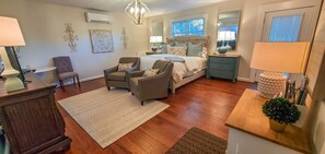 5 bedrooms, desk, iron/ironing board, WiFi
