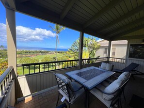 Outdoor dining - Wailea Ekolu #906 Great Location, Panoramic Ocean View, Private, Full A/C (Wailea)