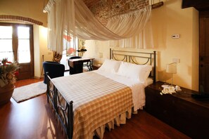 Family Villa, 4 Bedrooms (Podere Osteria with pool close to) | 4 bedrooms, iron/ironing board, free WiFi, bed sheets