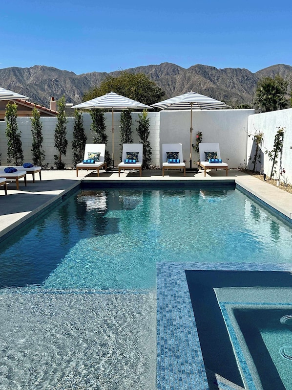 Outdoor Living | Resort Setting - Luxe Designer Home, Pool/ Spa, Pool Table, eBikes, EV Charger, min 30 night stay (La Quinta)