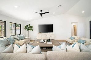 Great Room | 74" HD TV, Cable, Fire TV, Xbox One, Sonos Sound Bar - Luxe Designer Home, Pool/ Spa, Pool Table, eBikes, EV Charger, min 30 night stay (La Quinta)