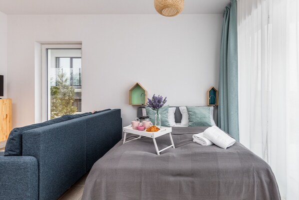 Cots/infant beds, bed sheets
