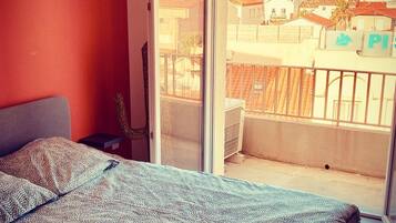 1 dormitorio, tabla de planchar con plancha, cuna de viaje y wifi gratis