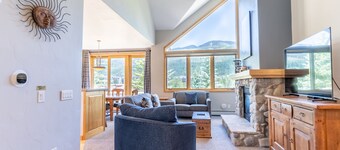 Townhome w/ Private Hot Tub & Deck with Slope Views & Short Walk to Lifts!