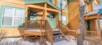 Centrally Located Silverthorne Condo Near Ski Areas & Local Activities!