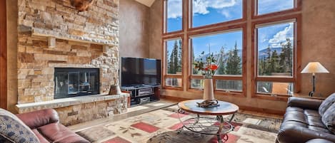 House, 4 Bedrooms | Living area