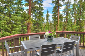 Outdoor dining - Marble Mountain Retreat 5 Bedroom Home by RedAwning (Breckenridge)