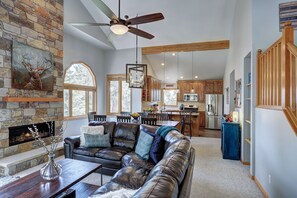 Living area - Marble Mountain Retreat 5 Bedroom Home by RedAwning (Breckenridge)