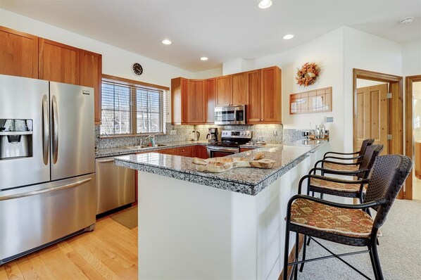 Townhome, 4 Bedrooms | Private kitchen