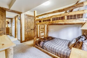 3 bedrooms, laptop workspace, iron/ironing board, free WiFi