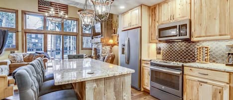 Townhome, 3 Bedrooms | Private kitchen