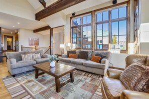 Maison mitoyenne, 3 chambres | Salle de séjour | TV connectée