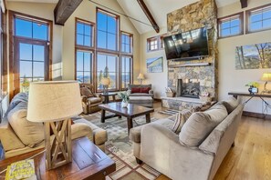 Townhome, 3 Bedrooms | Living room | Smart TV