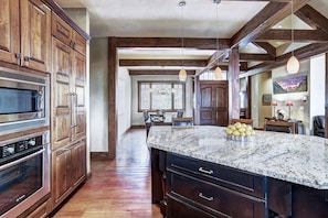 House, 4 Bedrooms | Private kitchen | Fridge, oven, coffee/tea maker, toaster