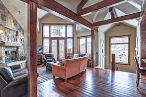 House, 4 Bedrooms | Living area