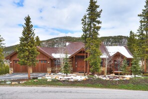 House, 4 Bedrooms | Exterior