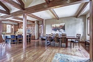 House, 4 Bedrooms | Dining