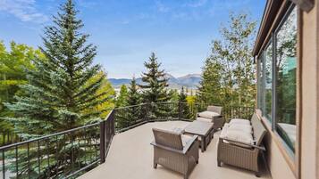 Casa de ciudad, 5 habitaciones | Balcón