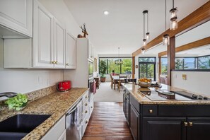 Townhome, 5 Bedrooms | Private kitchen | Fridge, oven, stovetop, coffee/tea maker