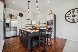 Townhome, 5 Bedrooms | Private kitchen | Fridge, oven, stovetop, coffee/tea maker