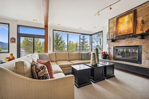 Townhome, 5 Bedrooms | Living room