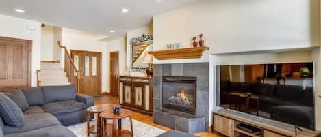 Townhome, 4 Bedrooms | Living area | Flat-screen TV, fireplace
