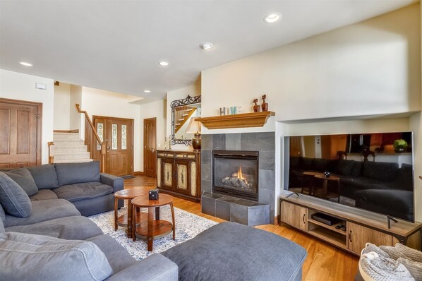 Living area - Highland Greens 71 4 Bedroom Condo by RedAwning (Breckenridge)