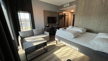 Superior Double Room | 1 bedroom, desk, laptop workspace, blackout drapes