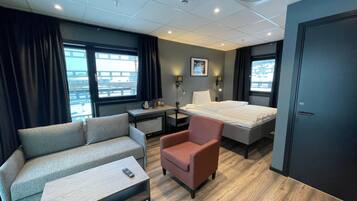 Habitación doble junior | 1 habitación, escritorio y espacio para trabajar con laptop