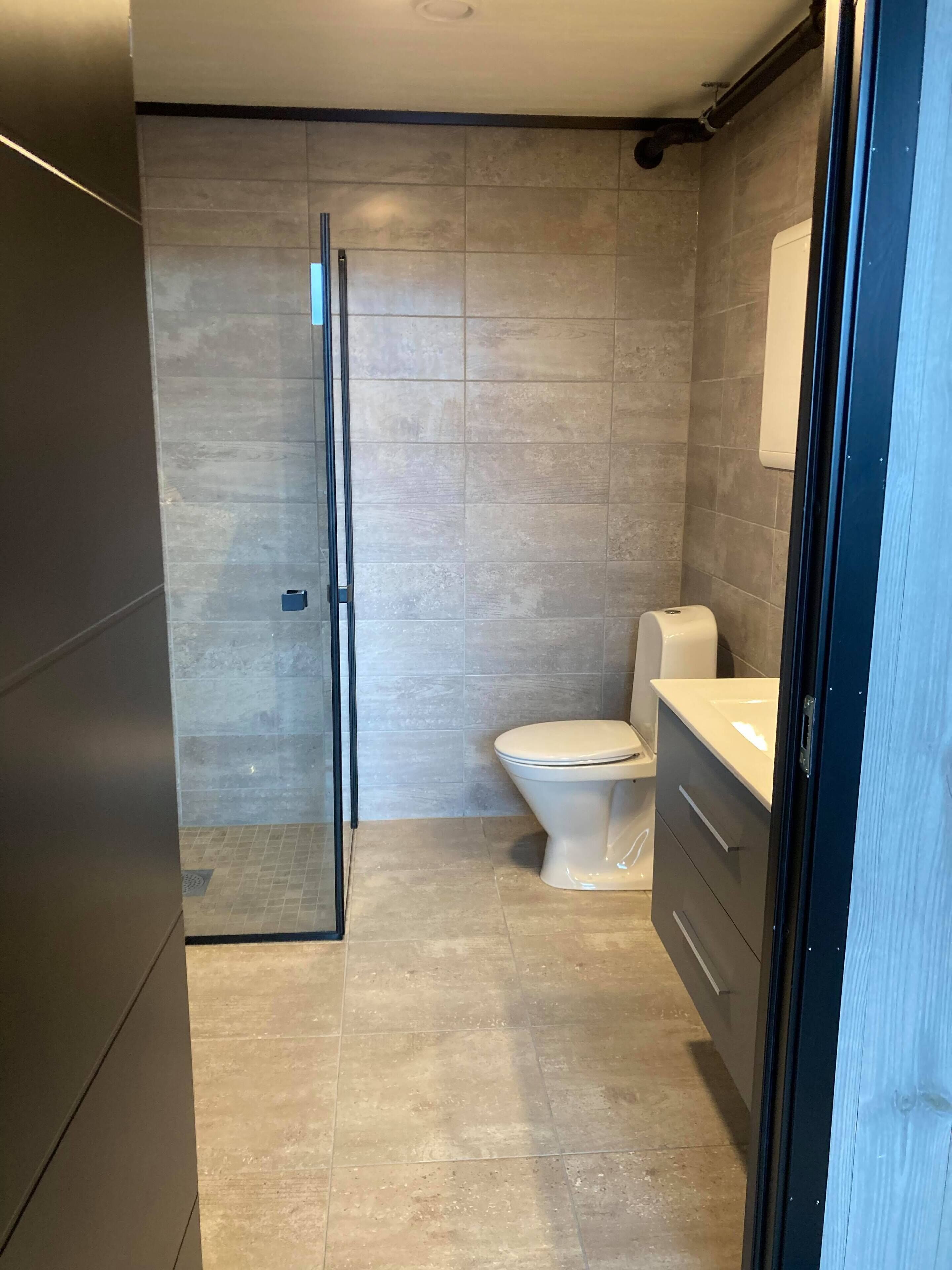 rorbue | bathroom | shower, towels