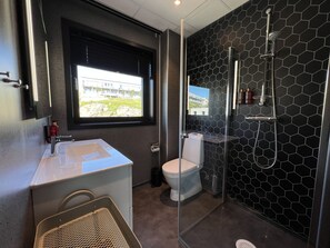 Junior Double Room | Bathroom | Shower, towels