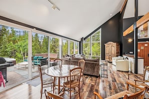 Maison, 4 chambres | Coin séjour