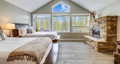 On The Rocks 4 Bedroom Home by RedAwning
