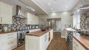 Réfrigérateur, micro-ondes, four, lave-vaisselle