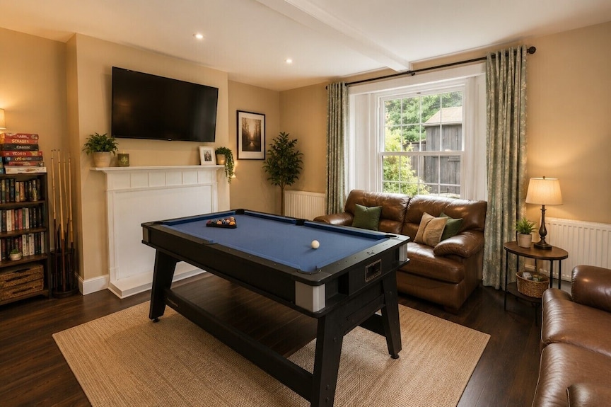 Stubbs House, Loddon, Sleeps 20, 2 Hot Tubs - Norfolk