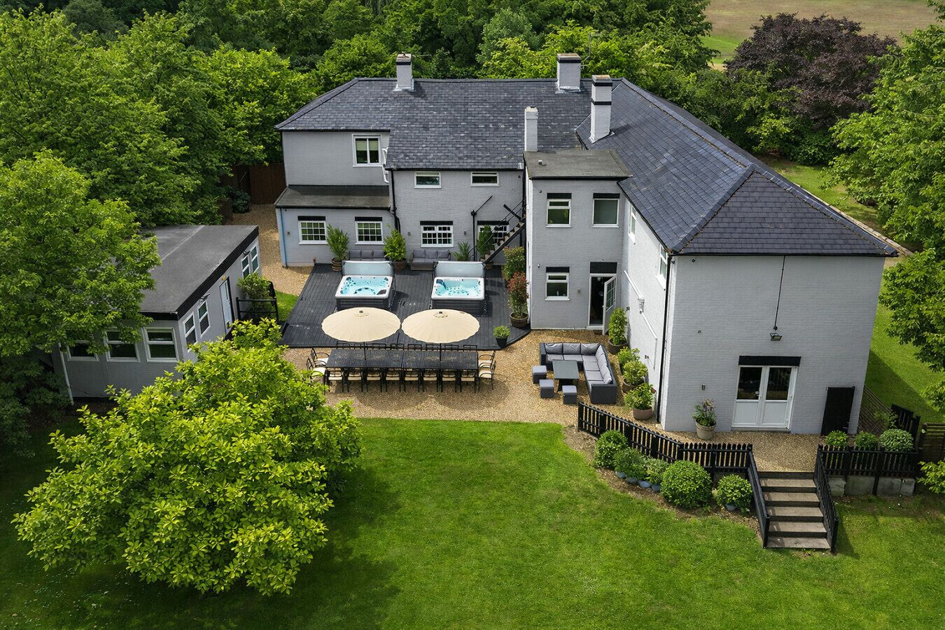 المنشأة من الخارج