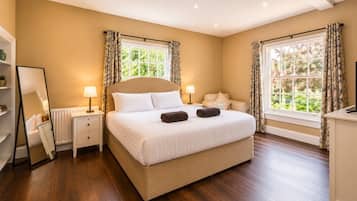 10 bedrooms, iron/ironing board, free WiFi, bed sheets