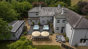 Exterior - Stubbs House, Loddon, sleeps 20, 2 hot tubs (Loddon)