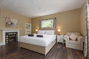 10 bedrooms, iron/ironing board, free WiFi, bed sheets