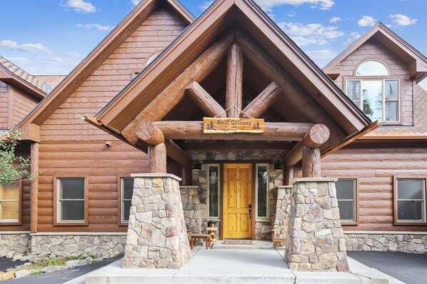 House, 5 Bedrooms | Exterior