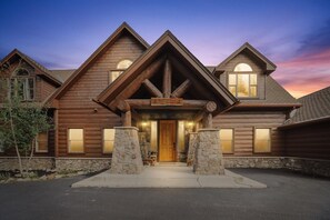 House, 5 Bedrooms | Exterior