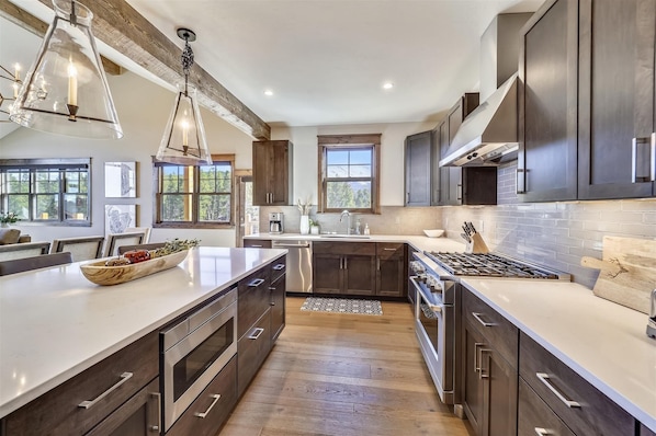 Maison, 4 chambres | Cuisine privée | Réfrigérateur, four, cafetière/bouilloire, grille-pain