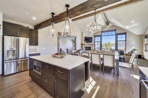 Maison, 4 chambres | Cuisine privée | Réfrigérateur, four, cafetière/bouilloire, grille-pain