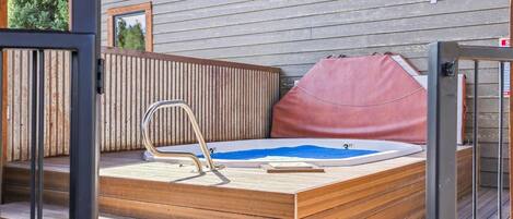 Condo, 1 Bedroom | Outdoor spa tub
