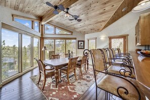 House, 4 Bedrooms | Private kitchen