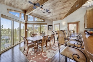 House, 4 Bedrooms | Private kitchen